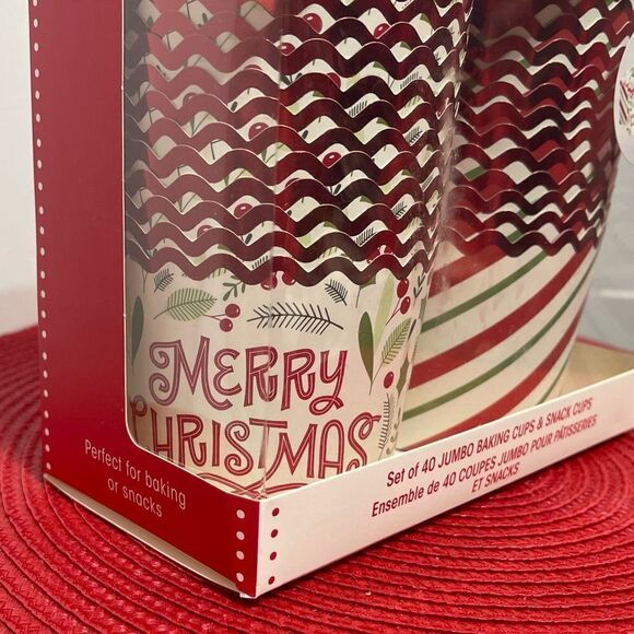 Baking Cups Red and Green Christmas 40 Jumbo Pieces NWT - Picture 4 of 6